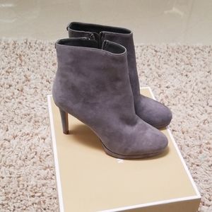 🔥🔥Michael Kors gray suede heeled boots 🔥🔥